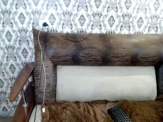 Live sex webcam photo for Sendmeanange1 #252705690