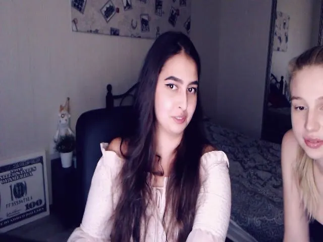 Live sex webcam photo for KimSnakee #259421324