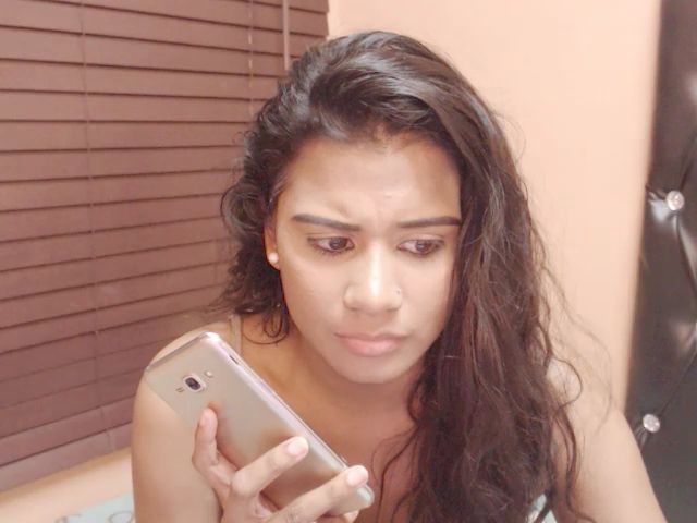 Live sex webcam photo for PARADISEQEEN #259077480