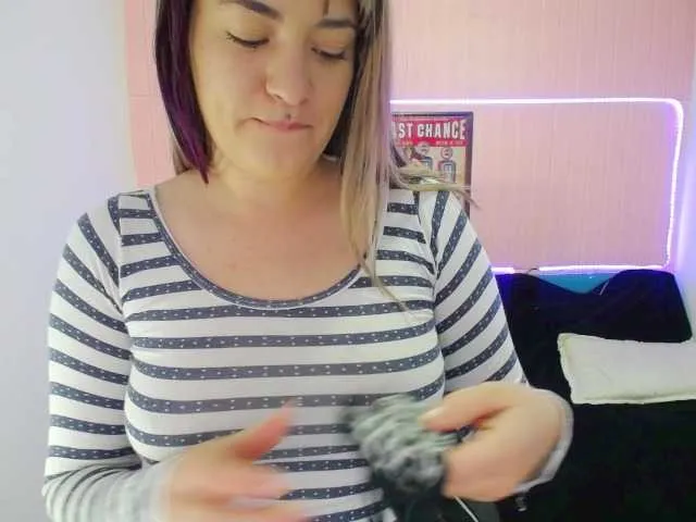 Live sex webcam photo for angellopez19 #255404193