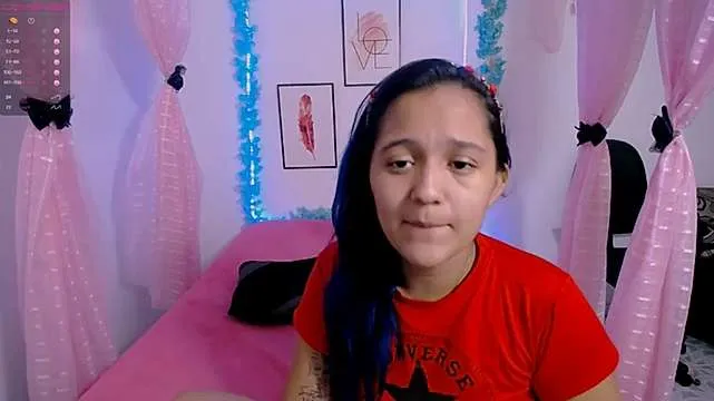 Live sex webcam photo for Zoe-2 #243897631