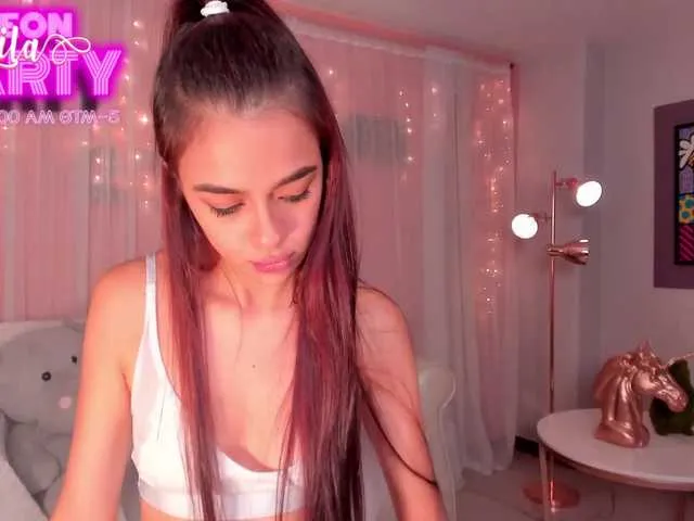 Live sex webcam photo for LilaDior #246778301