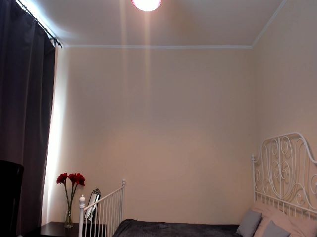 Live sex webcam photo for O1iv1a #261445629