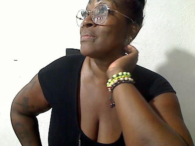 Live sex webcam photo for Assbigxhot9 #253936597