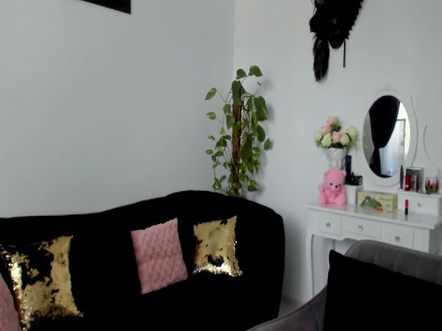 Live sex webcam photo for TooDelicate #261269956