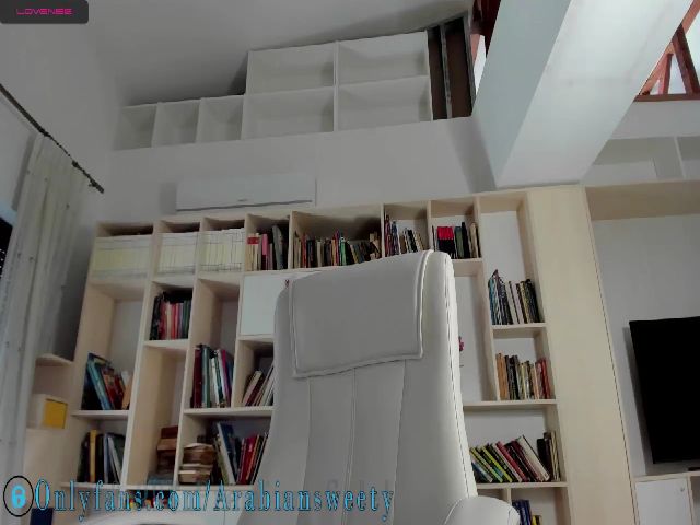 Live sex webcam photo for ArabianSweety #254104315