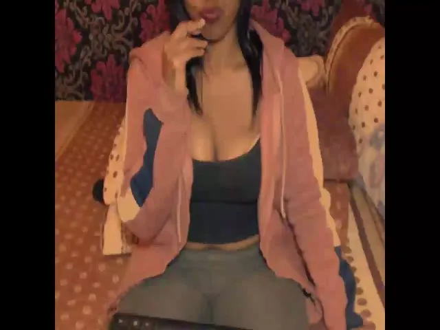 Live sex webcam photo for Indiandolly4u #255465995