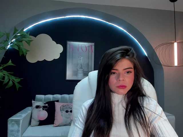 Live sex webcam photo for JulieBelle #287987710