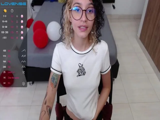 Live sex webcam photo for Myzore #263393395