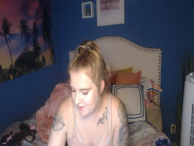 Live sex webcam photo for SnowWhiteXxxx #257081580