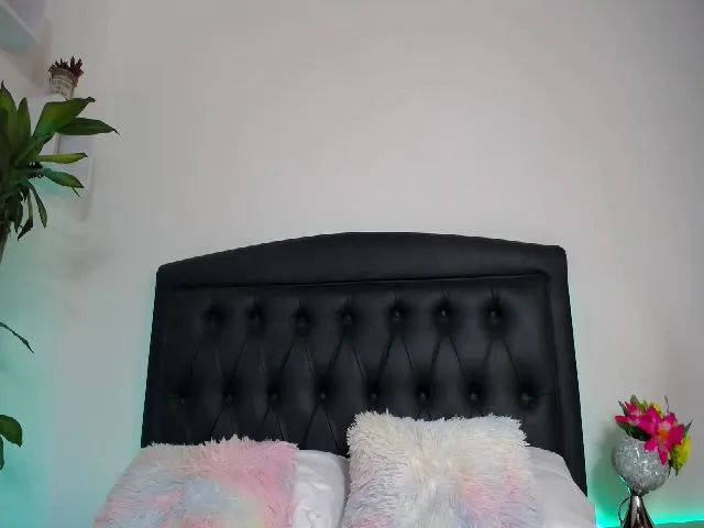 Live sex webcam photo for Mairerf #255682235