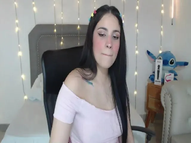 Live sex webcam photo for lolyy_18 #252716881