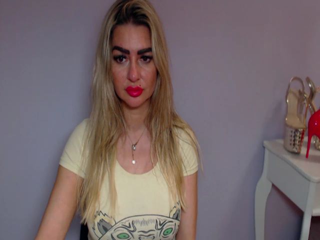 Live sex webcam photo for SuriHazeel #263434086