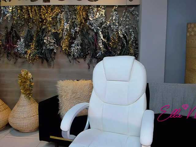 Live sex webcam photo for EllieMitchell #287929244