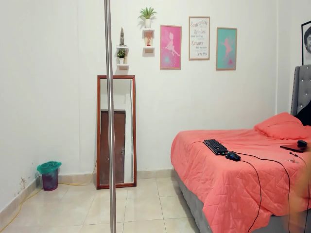 Live sex webcam photo for Ashlylovex #252521072