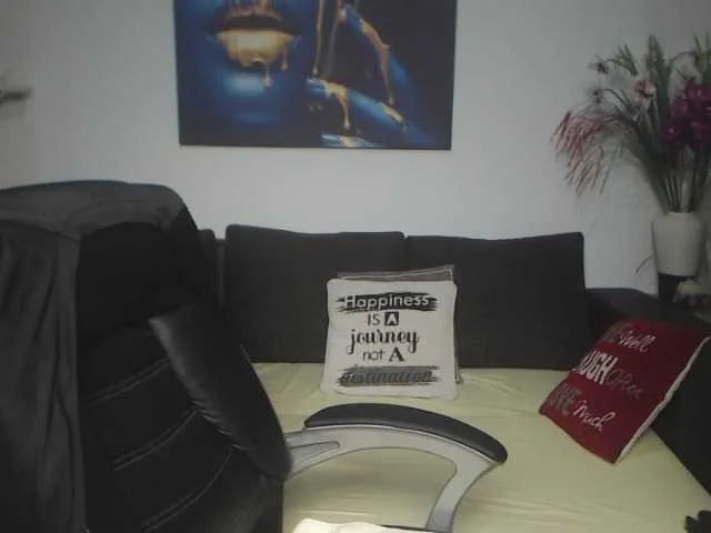Live sex webcam photo for Loraynne #257874783