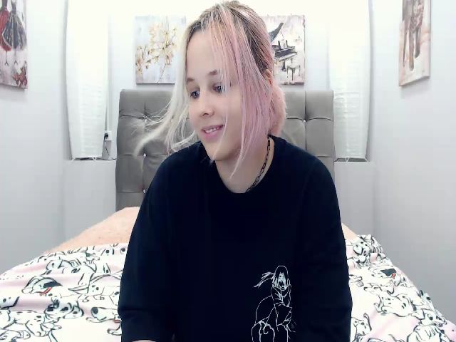 Live sex webcam photo for Helokit #256223152