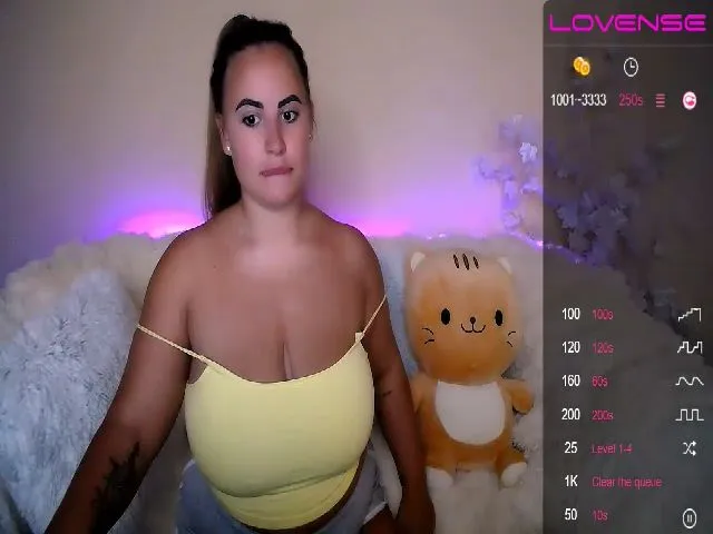 Live sex webcam photo for HarleyQuinnX_ #258808637