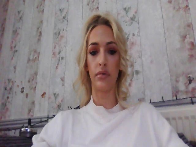 Live sex webcam photo for juicyjessy0 #256241661