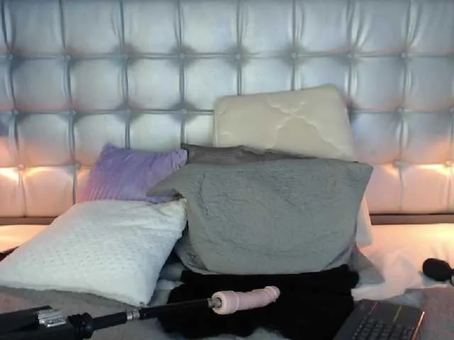 Live sex webcam photo for sweet-sophi #245513118