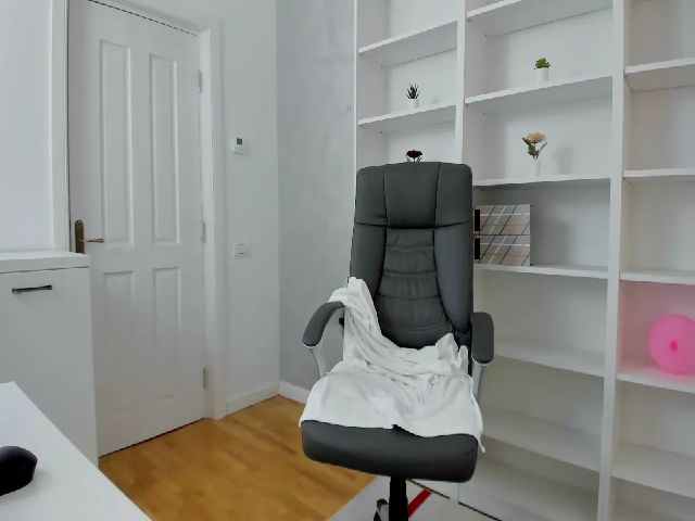 Live sex webcam photo for VanessaCroft #256203579