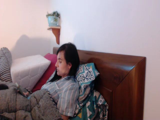 Live sex webcam photo for isabellazee2 #256123172