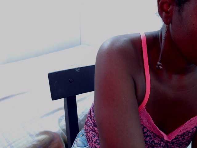 Live sex webcam photo for briyitza #254867110