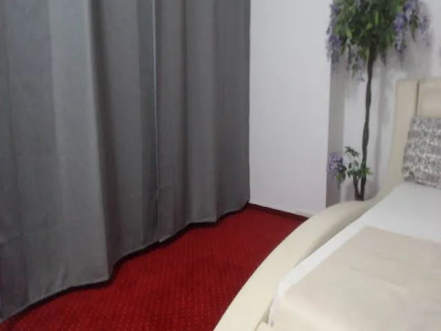Live sex webcam photo for Erikajordan #254662232