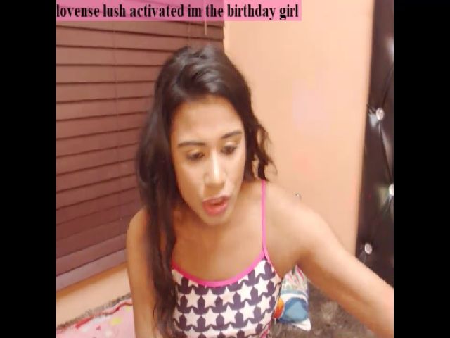 Live sex webcam photo for PARADISEQEEN #253968092