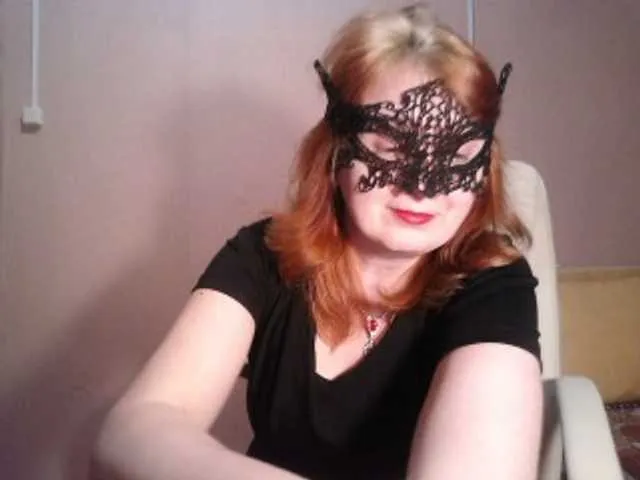 Live sex webcam photo for leeloofire #241435607