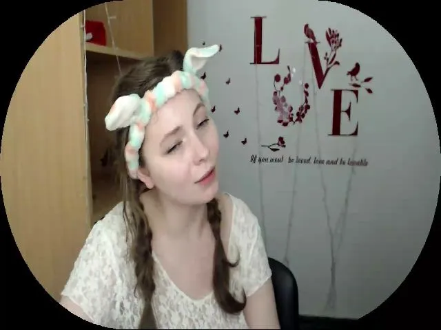 Live sex webcam photo for MollyMey #253580142