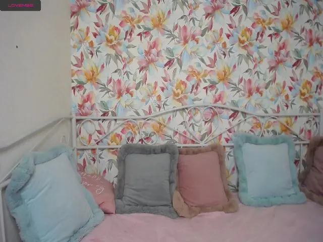 Live sex webcam photo for UnicornGirl_ #262534153