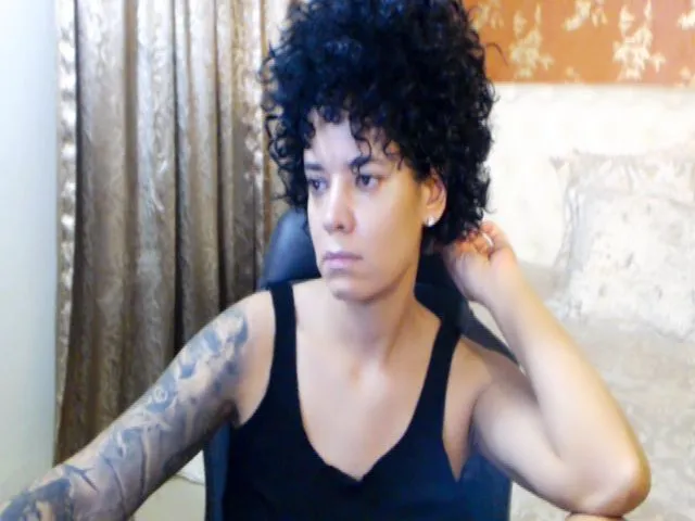 Live sex webcam photo for LaraAnne_ #253858277
