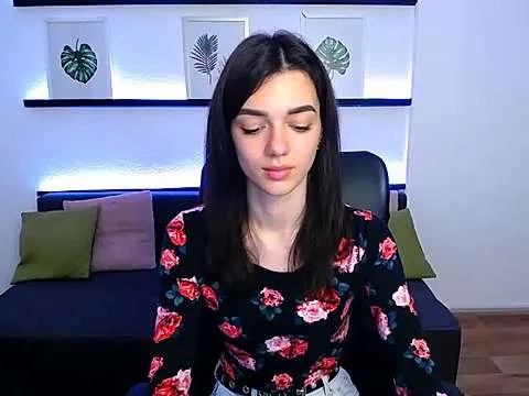 Live sex webcam photo for QueenOfDisaster #243098718