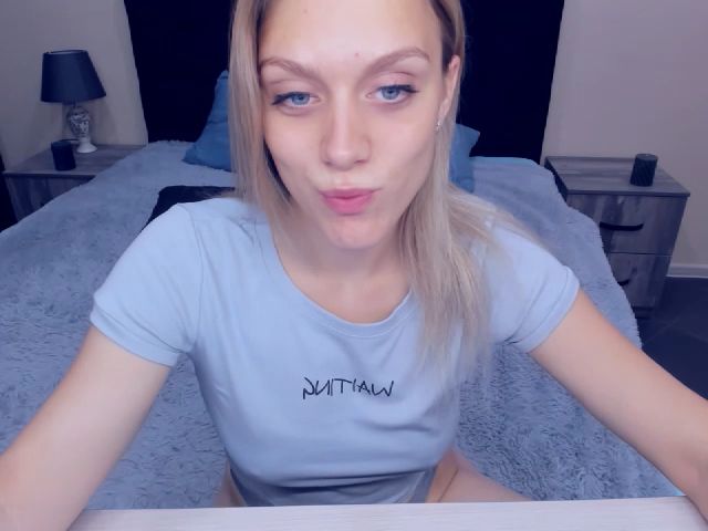 Live sex webcam photo for MeganKind #257964644