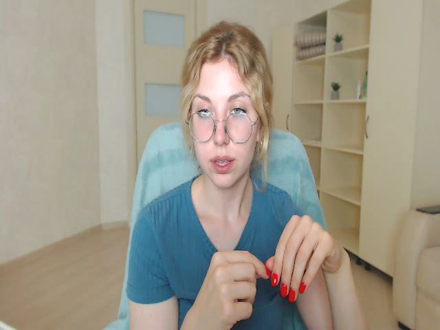 Live sex webcam photo for MollyDiamond1 #261495802