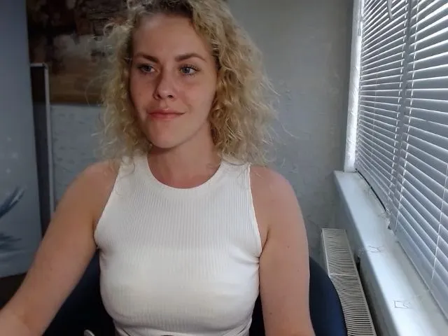 Live sex webcam photo for AnnnaLia #256255063