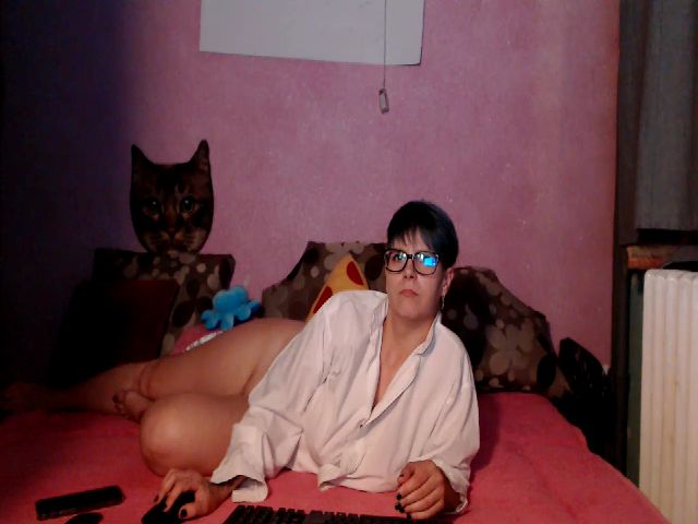 Live sex webcam photo for IamMiky #257851346