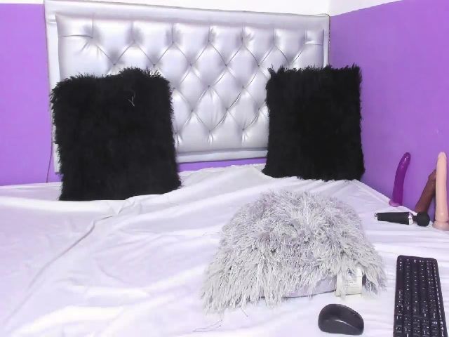 Live sex webcam photo for Violet21_ #257279693