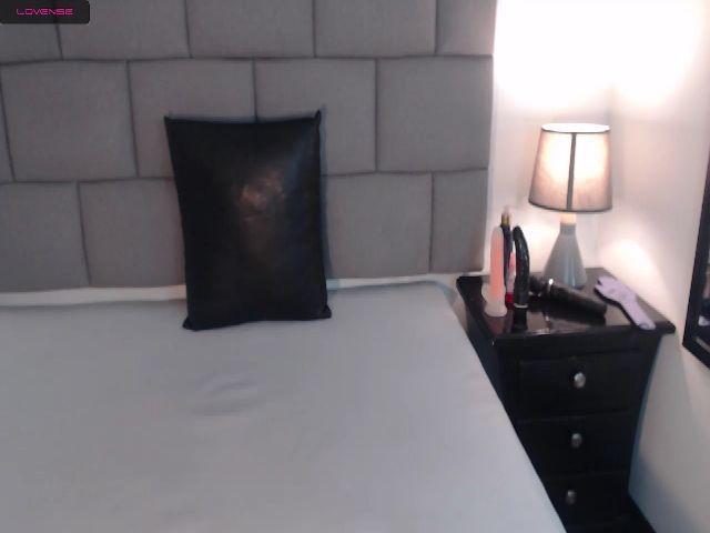 Live sex webcam photo for Kailyn_ #256419877