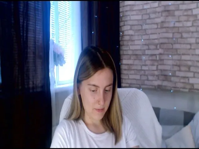 Live sex webcam photo for CumMeaRiver #261926587