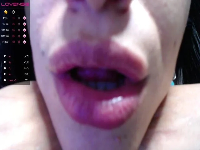 Live sex webcam photo for Azucenaxxxgp #253464193