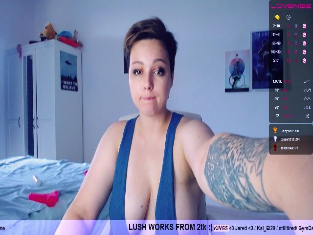 Live sex webcam photo for EllenRipley18 #254772110