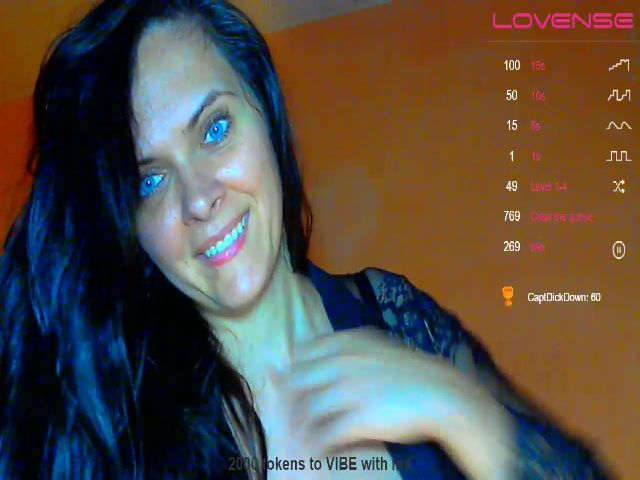 Live sex webcam photo for SexQueen1111 #258197657