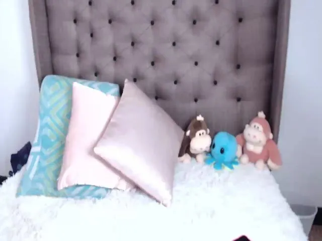 Live sex webcam photo for GreenBlondie #252618482