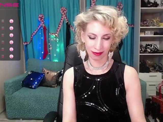 Live sex webcam photo for KirstenDesire #241133128