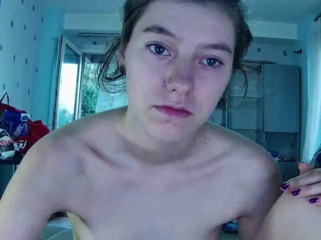 Live sex webcam photo for CassySweetKit #252589182