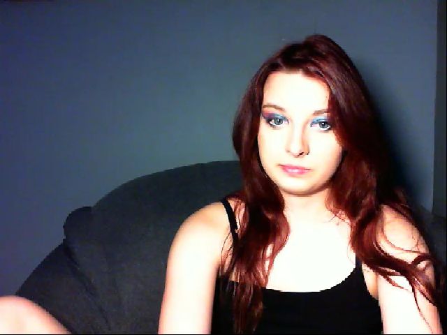 Live sex webcam photo for VirginLuna18 #254187056