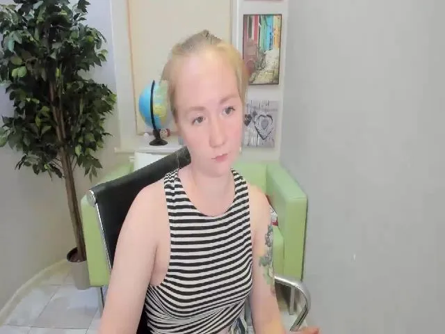 Live sex webcam photo for StunningKelly #252896479