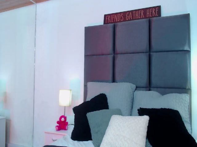 Live sex webcam photo for Victoria_Coll #255494247